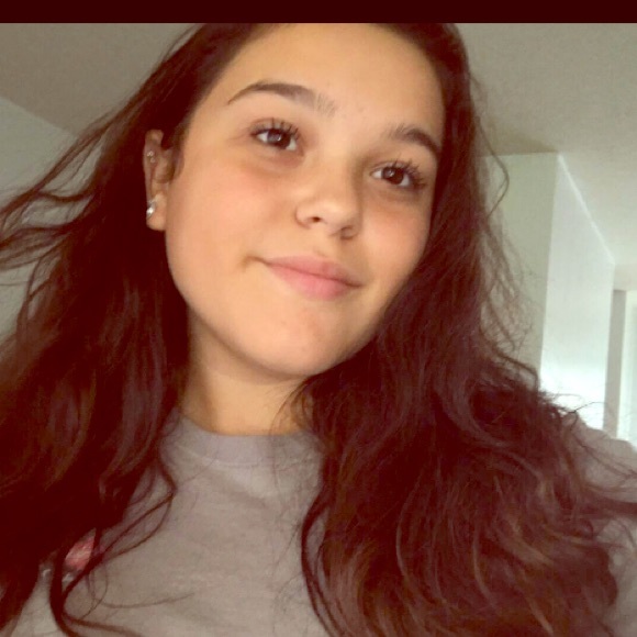 Meet your Posher, Courtney - Picture 1 of 1